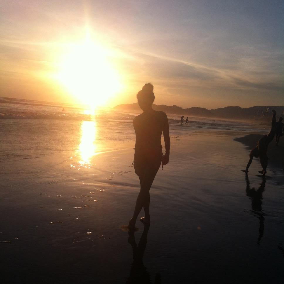 roxiecastro's profile picture. Sean capaces siempre de sentir, en lo más hondo, cualquier injusticia realizada contra cualquiera, en cualquier parte del mundo.