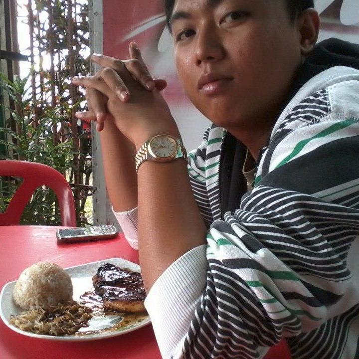 Nakatuon ang aking oras sa pagsasalin ng @WordPress at @WordPressDotCom sa #Tagalog, pag-aaruga kay @TamlynJoy, at paglilinis ng kalat sa @DepEdTayo.