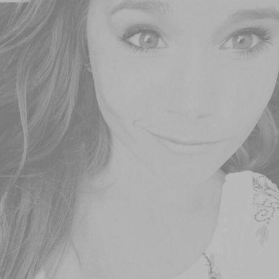 charlaarnold01's profile picture. 