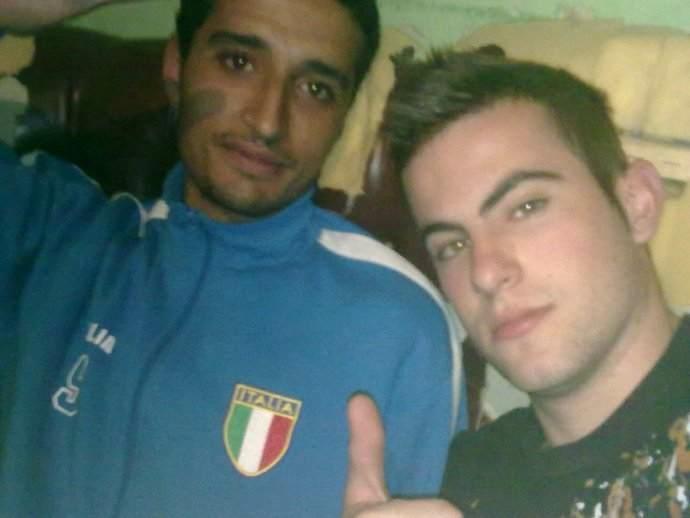 con el colega en la casa