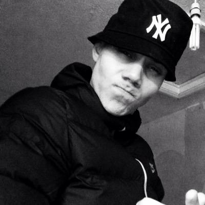 Hip Hop&Grime emcee YOUTUBE: levelztv: music FACEBOOK: Zion Smith(levelz) INSTAGRAM: official_levelz BOOKINGS: Levelzartist@gmail.com