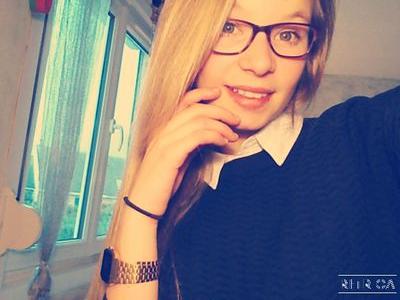 Snapchat: Ana_621
Insta:Anaelle Grzelka ✋ 
Alison ma vie