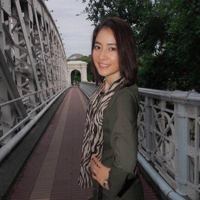 I'm Thai but I live and work in Singapore. ☔️