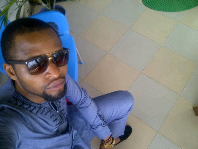A medical doctor,a die hard man utd fan,luv music n beautiful women.