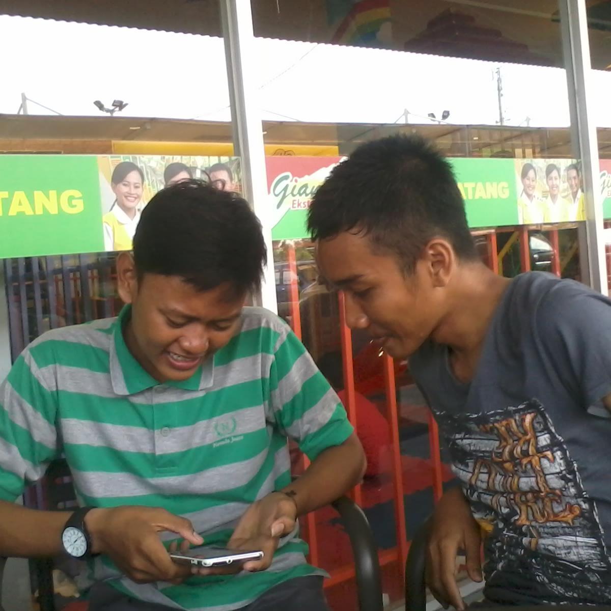 Hargai mereka yang
membencimu, karena mereka
merupakan seorang
penggemar yang telah
menghabiskan waktunya untuk
melihat setiap kesalahanmu
