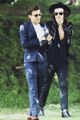 LARRY STYLINSONHSLCMLOUIS TOPSSUCK MI VAGINA MODESTHARRY SE LA COME LOUIS SE LA DA