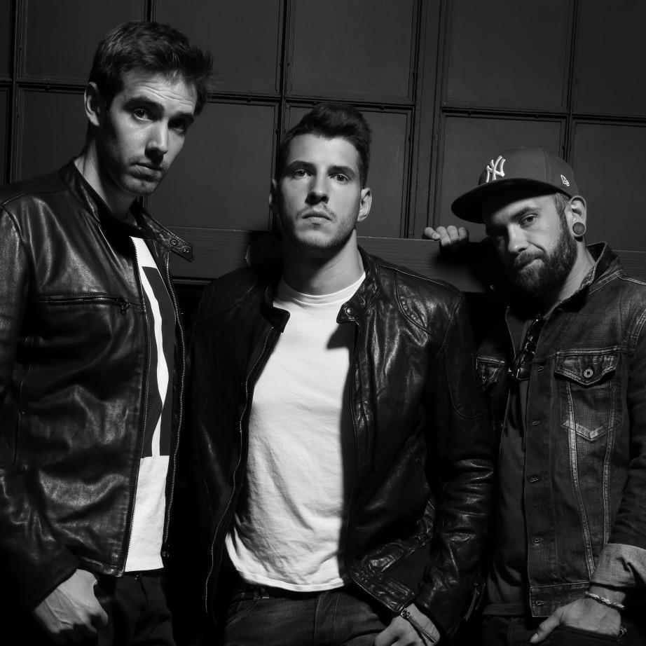 @Mark_Kovic - Lead Vocals/Guitar @Ben_Kovic - Lead Guitar/Backing Vocals @BenNyari - Drums