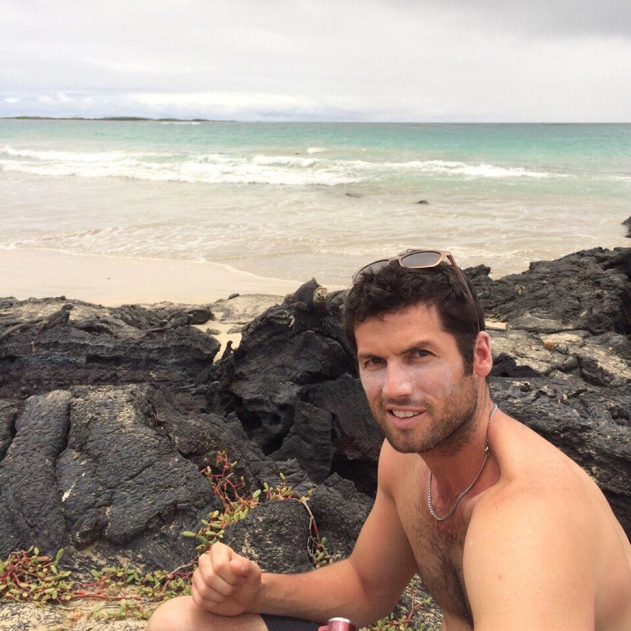 damianbodenhof's profile picture. Actor y prof ed fisica. Personal Trainer y Pausas Activas en @tempo_vital SURF ES VIDA!!! Auspicio O'NEILL Para eventos: damian.eventos@live.cl