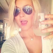 Kool Ass Chick Looking For Some Fast CASH AND Someone with a Big BIC to Lite My Spliff ! xoxox