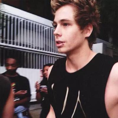 zoe thinks ur hot af ✩ @alwaysclxfford