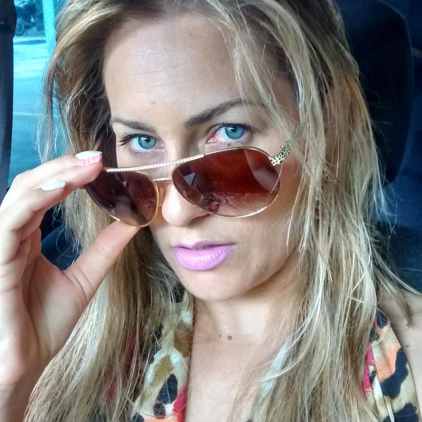 Jornalista, apaixonada por revistas, televisão e rádio. Amo assuntos de saúde, beleza, trânsito e educação.