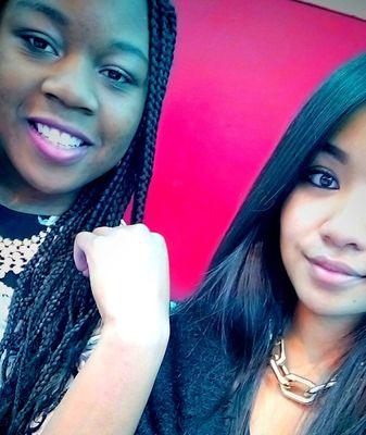 Cassandra & Prisca Youtubeuses: Beauté & Cuisine.
Contact : BlasianInfo@Gmail.com 
Site: http://t.co/iwoi3ZYChp
 Facebook : https://t.co/hmd3VAWlxQ