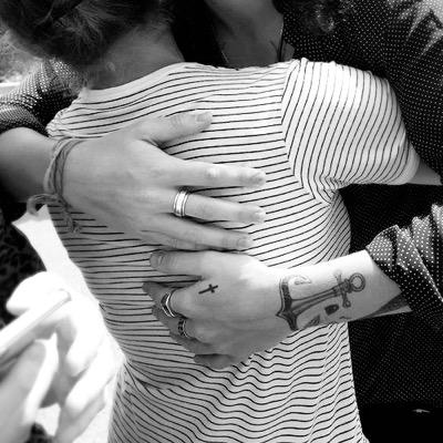hi can you please follow @sprinkle_styles and turn on her notifs if your bae.