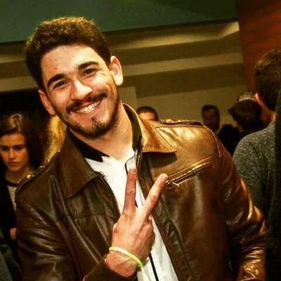 Podem achar que sou um bruto e um merdas, mas quem gosta e se preocupa agradece a minha presença e elogia!
Quem critica, só tenho duas palavras:
TE FODER!
28