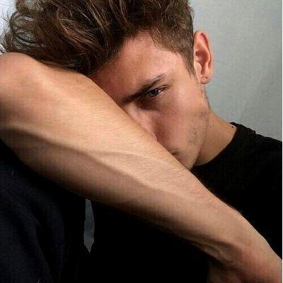 Chissà se mancano anche a te i baci che non ci siamo dati.