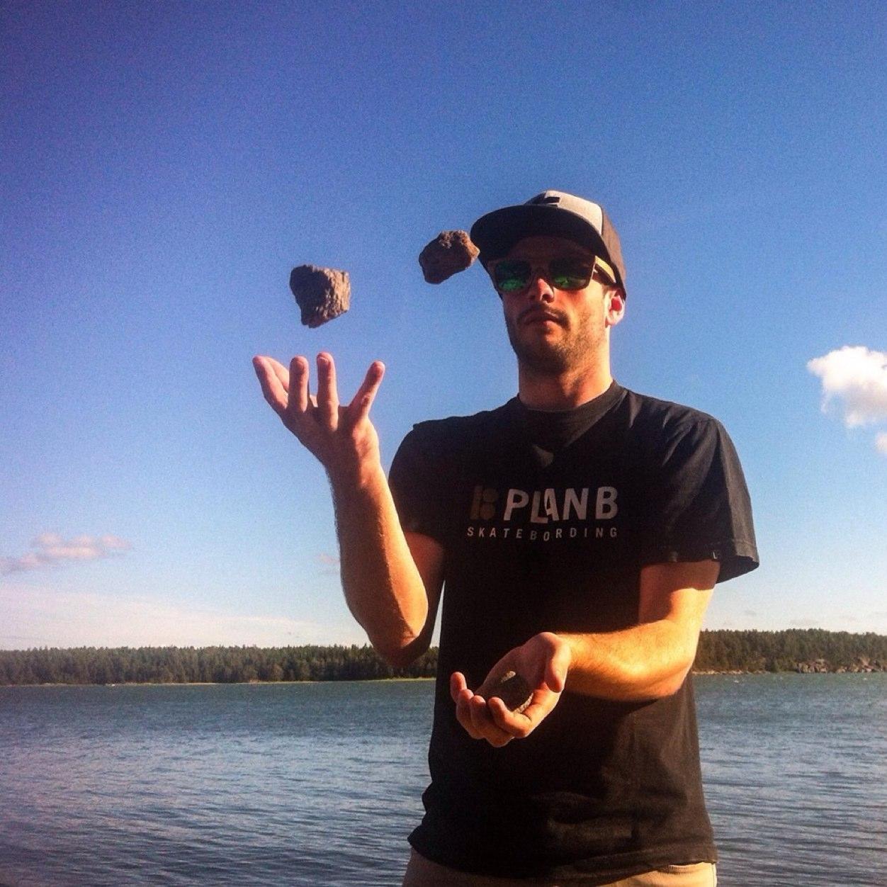 Ruby developer | Snowboarder | Cocktail enthusiast.
