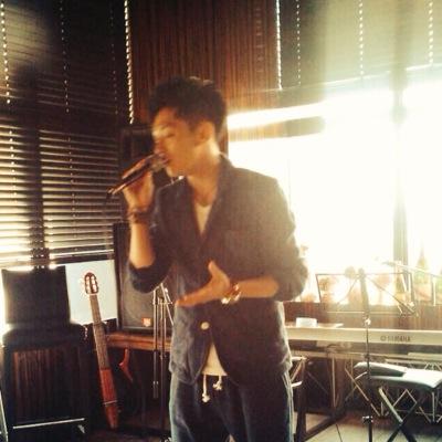 rnb0857's profile picture. 90'4'5生まれ。Singer。アルバム「BLUE ROSE」リリース。
 https://t.co/nPdMtwXzYQ
you only live once