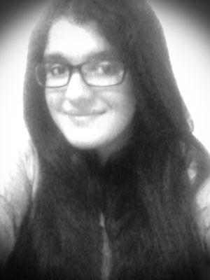 je suis une fille de 14 ans . je suis célibataire j'adore selena gomez ! dsl de pas répondre a tt vos messages :( pour+d'info envoyer moi un message