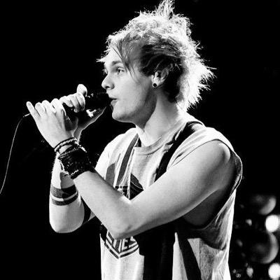 i just gave you a free follow ;) PLEASE GO FOLLOW @mgcliffordgifs !!!!