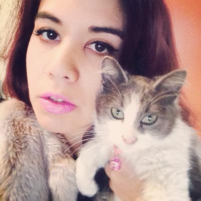 KarlyCherry's profile picture. Ilustradora · Fashion Junkie