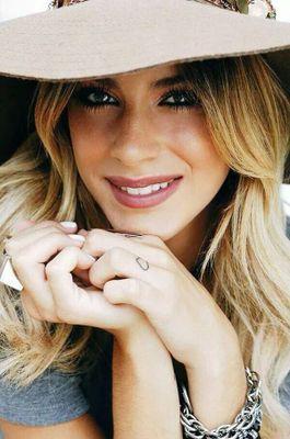 @TiniStoessel es mi mundo.. te amo nunca te olvidare cambiaste mi vida..@LodoComello @MechiLambre tambien las quiero  son mi todo..