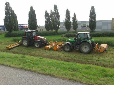 aanleg en onderhoud van al uw groen, materiaal levering en machine verhuur voor particulieren overheid en bedrijven.
