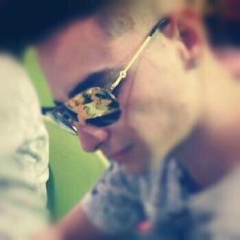 S0y quien s0y... (S0Y UN SKATE).     J Gramna.  Seguime-te sigo       XD.. Subleme.