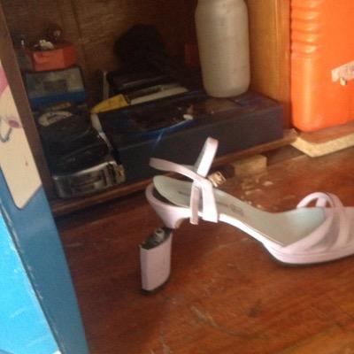 ZMultiusos's profile picture. Zapatos de tacón que en un solo clip se convierten en un cómodo zapato plano