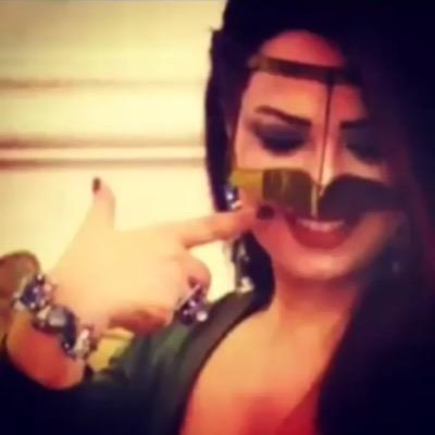 شمريه تهز الروح ضحكتها، خفيفة دم ،انيقه حس ، طبايعها خياليه واذا جت تقهر العذال، تقول انا شمريه☺️✋
