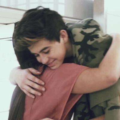 follow @quitenash and turn on her notifications (TWEET PROOF) and she will dm you to Nash Grier