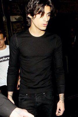 Directioner. Love 5/5 even they don't know about me. Follow me. London\Bradford Love @zaynmalik