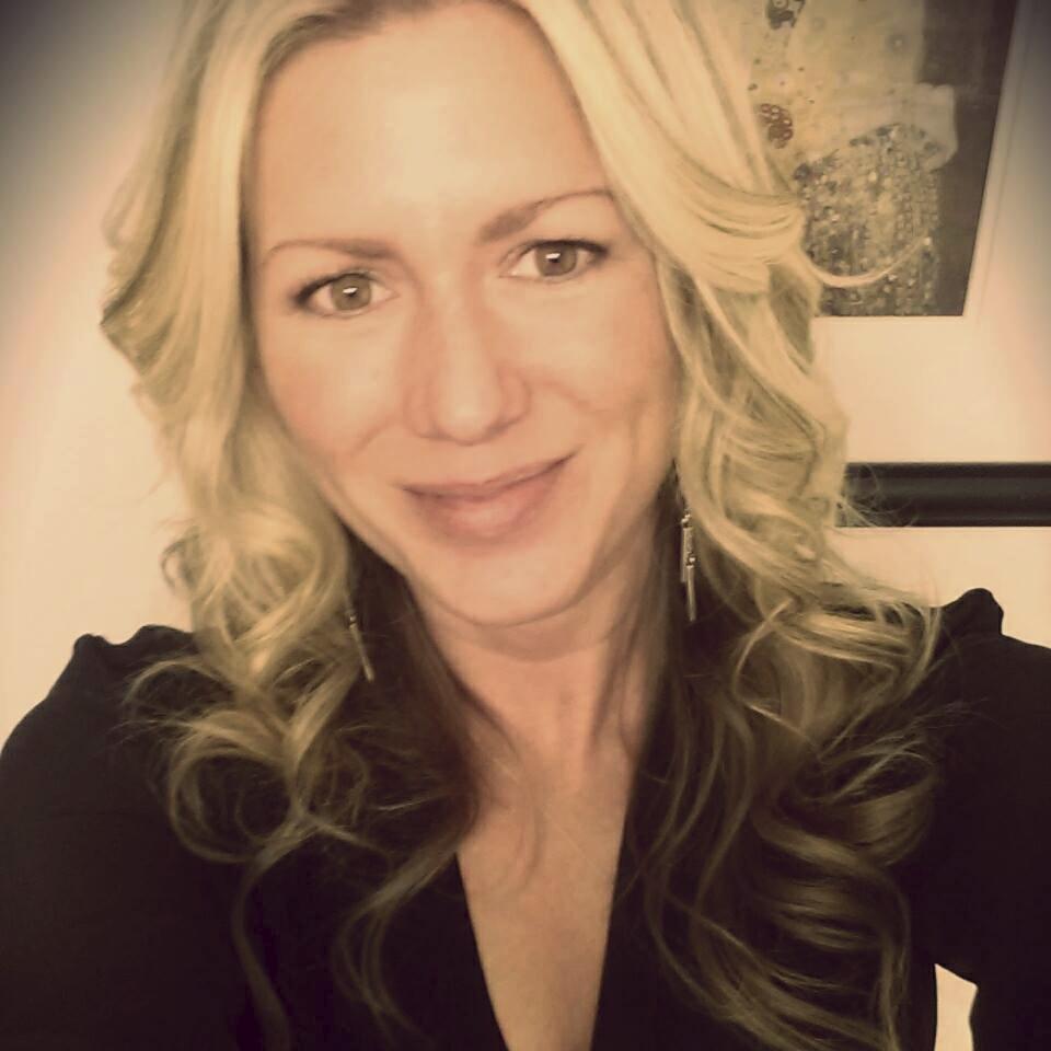 Co-founder of Seattle Secret Shows & Seattle Living Room Shows. Bringing you live music in incredible settings -art galleries, boats, warehouses, lofts, & more!