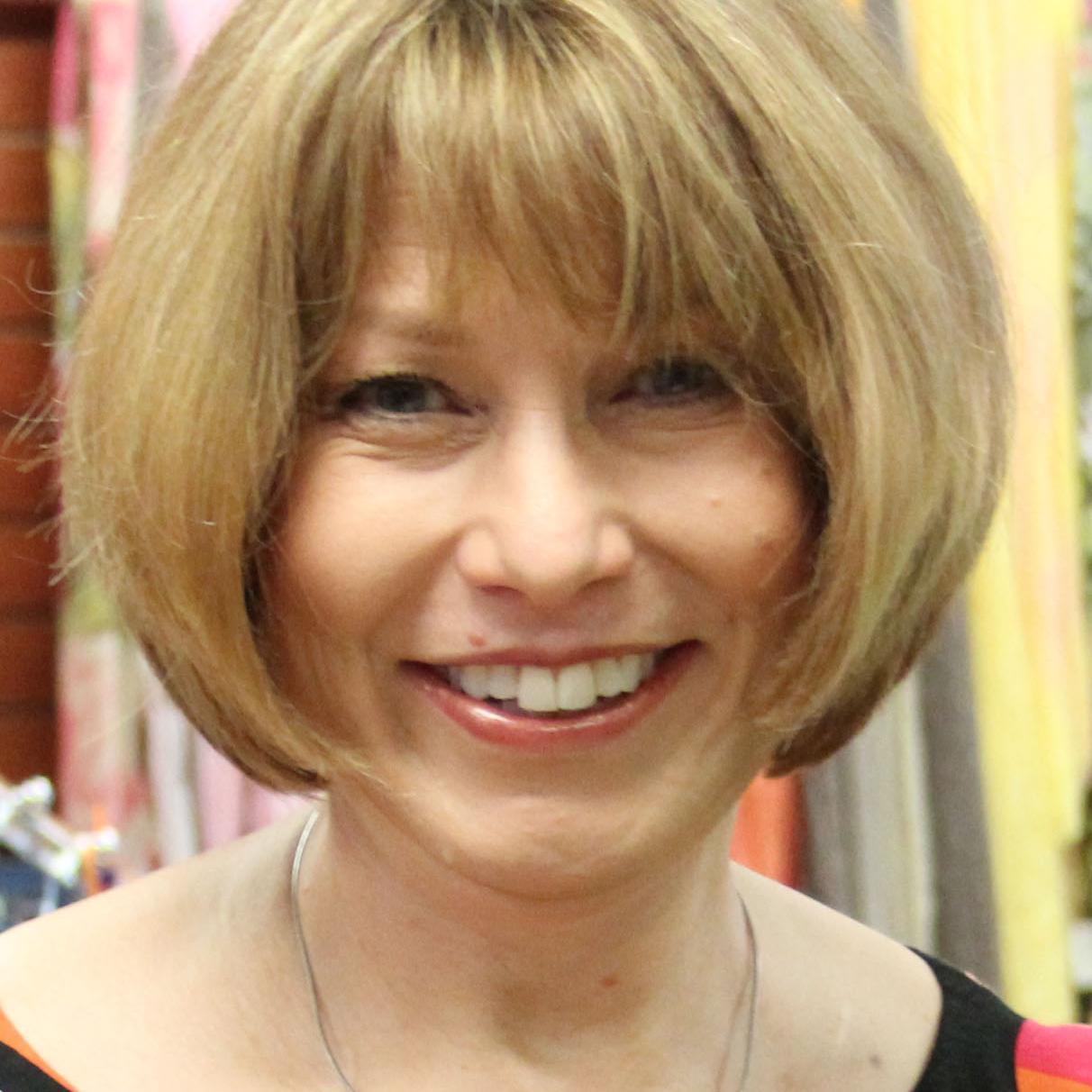 Chief Visionary @ #PBJStores  Sell fine clothing, lingerie & accessories that work. Study fashion, art & culture. Cheerleader for #smallbusiness  & #shoplocal.