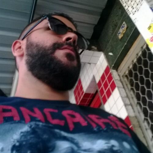 Não importa o quão forte você bate e sim o quanto você aguenta apanhar!