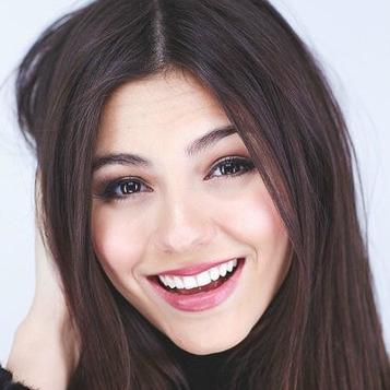 Eleanorsite's profile picture. Justa y leal, como la casa a la que pertenezco// Hufflepuff. 14. 4º curso en @Hogwartssite // ∆lways// {#Pottertty}