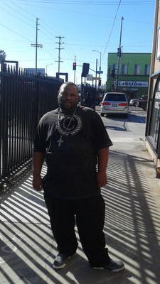 i love sports nd politics bt a hood nigga frm la cool laid bac cat