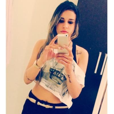 Gosto de mudanças , inovações... sou Indecisa, um pouco desastrada, talvez dramática haha! as vezes irônica , amo sinceriade, adrenalina e respeito!