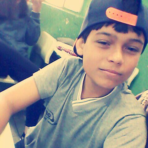 isaaccosta789's profile picture. varinha nas mãos,capa nas costas,magia nas veias e harry potter no coração