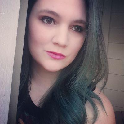 lily_dray's profile picture. lover of books and music and TV series! Attending Arts Insituite College. snap chat  river_song92