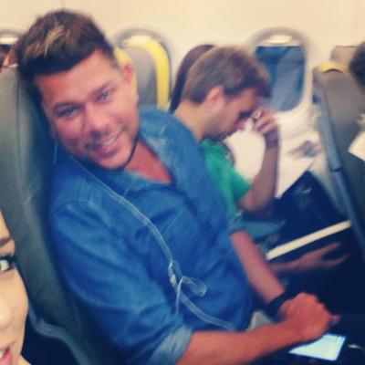 martinrojaspy's profile picture. Vivo en Madrid.
Presentador en la Super Q 105.1 fm https://t.co/FxyBFztY7q los Sábados de 21 a 23.
Gerente en Discoteca Gran Caimán Madrid.