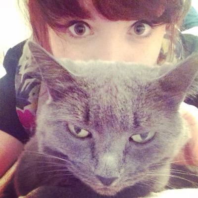 holl_smith's profile picture. the impossible girl