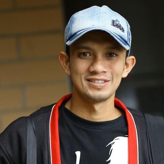 2014-present Australia Awards Recipient | 2010 IELSP Ohio University, USA | 2012 Peserta Muslim Exchange Program  Australia | 2011 Sekolah Demokrasi Aceh Utara