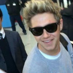 follow @tropicofzayn