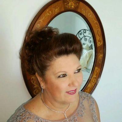 Madre,Esposa,Hija, Abuela, hermana y amiga. Quien me conoce sabe que la familia es lo primordial.