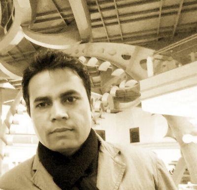 अकेला आया था अकेला चला जाऊँगा, सीने में दफ़न कर सारे दर्द साथ ले जाऊँगा..ऐ ज़माने नाज़ होगा तुझे अपनी हँसी पे' लेकिन तू रो देगा इक दिन इतना याद आऊँगा...-RaFiQuE