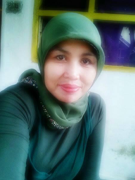 Seorang ibu dari ananda Nabila Firdausi dan Mirvano Bagus Maulidan