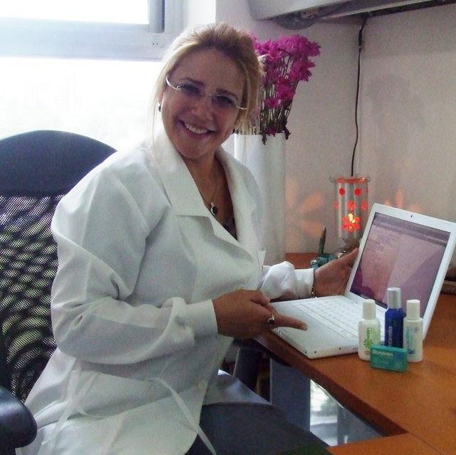 Dra. Mirla Moreno. Médica Cirujana. Torre promotora Paraíso. 0414-6500084