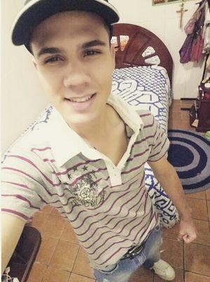 amigo, legal, engraçado, chato, lezado, irônico, irritante, sou feio, mas sou um fofo. VEM GENTE!