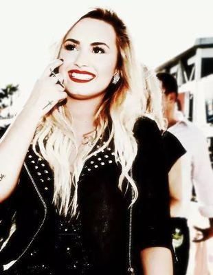 Musica, series, comida, que mas pedir? TVDer •  Lovatic •  5sosfam •  Somerholic •  PLL •  Greys Anatomy • Maroon 5 •