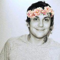 Hiya! I'm Frankie! I like pink, and flower crowns, and boys too! Sometimes I like being a girl, but I'm not really sure...